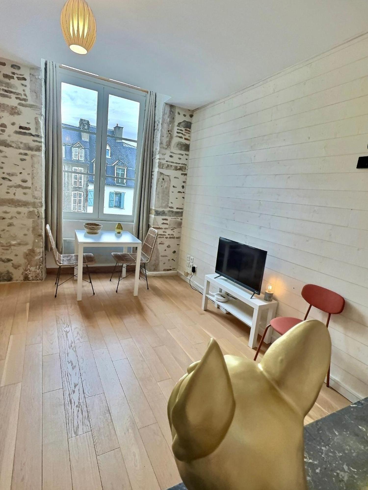 Wonderhost, Bois Et Pierre En Coeur De Ville По Экстерьер фото