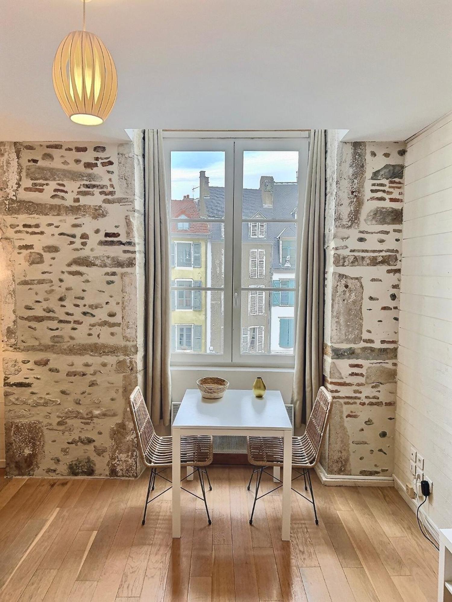 Wonderhost, Bois Et Pierre En Coeur De Ville По Экстерьер фото