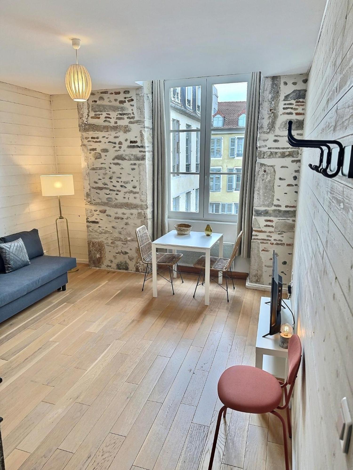 Wonderhost, Bois Et Pierre En Coeur De Ville По Экстерьер фото