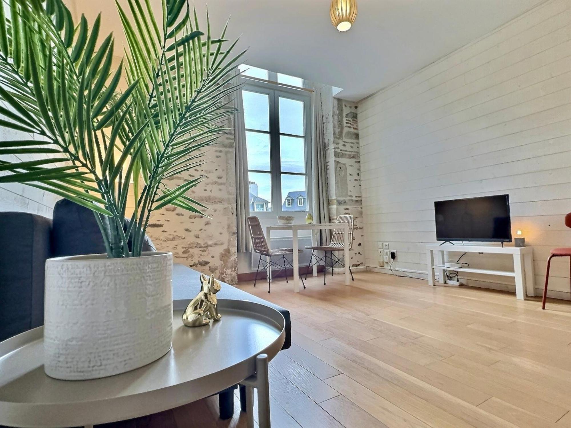 Wonderhost, Bois Et Pierre En Coeur De Ville По Экстерьер фото